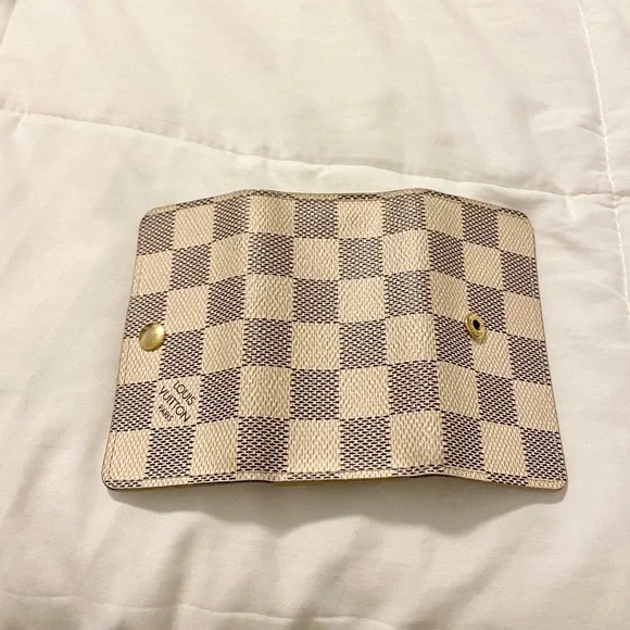 SOLD!! 💯 Authentic Louis Vuitton 4 Key Holder - Picture 10 of 10